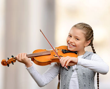 Geigenunterricht oder Violinunterricht - Mädchen mit Geige